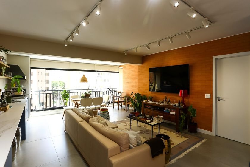 Apartamento com 2 suítes e varanda